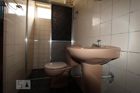 Banheiro de apartamento para alugar com 1 quarto, 33m² em Rebouças, Curitiba