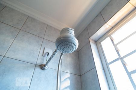 Casa à venda com 180m², 4 quartos e 4 vagasChuveiro do Banheiro Social