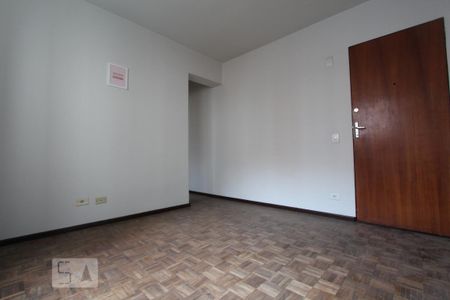 Sala de apartamento para alugar com 1 quarto, 33m² em Rebouças, Curitiba