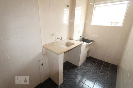 Cozinha de apartamento para alugar com 1 quarto, 33m² em Rebouças, Curitiba