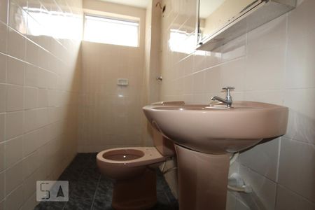 Banheiro de apartamento para alugar com 1 quarto, 33m² em Rebouças, Curitiba