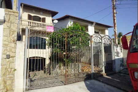 Casa à venda com 250m², 3 quartos e 6 vagasFachada