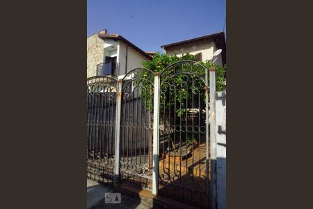 Casa à venda com 250m², 3 quartos e 6 vagasFachada