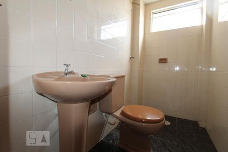 Banheiro de apartamento para alugar com 1 quarto, 33m² em Batel, Curitiba