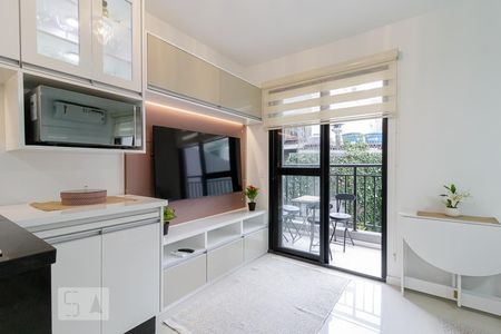 Sala/Quarto de kitnet/studio para alugar com 1 quarto, 28m² em Liberdade, São Paulo