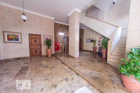 Apartamento à venda com 45m², 2 quartos e sem vaga Apartamento à venda com 45m², 2 quartos e sem vagaHall