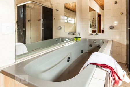 Casa à venda com 500m², 5 quartos e 3 vagasBanheiro quarto 1