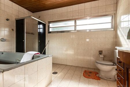 Casa à venda com 500m², 5 quartos e 3 vagasBanheiro quarto 1