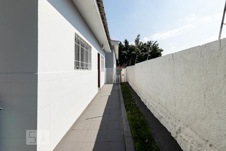Casa à venda com 500m², 5 quartos e 3 vagasCorredor lateral casa 2
