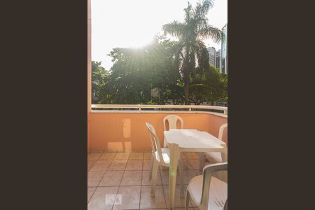 Apartamento à venda com 80m², 2 quartos e 1 vaga Apartamento à venda com 80m², 2 quartos e 1 vagaVaranda