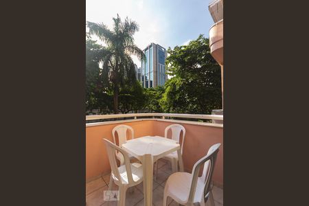 Apartamento à venda com 80m², 2 quartos e 1 vaga Apartamento à venda com 80m², 2 quartos e 1 vagaVaranda