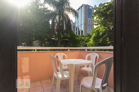 Apartamento à venda com 80m², 2 quartos e 1 vaga Apartamento à venda com 80m², 2 quartos e 1 vagaVaranda
