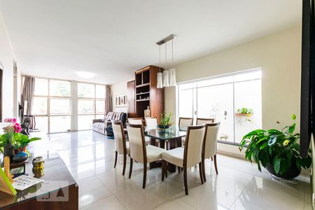 Sala de casa à venda com 5 quartos, 336m² em Jardim da Saúde, São Paulo