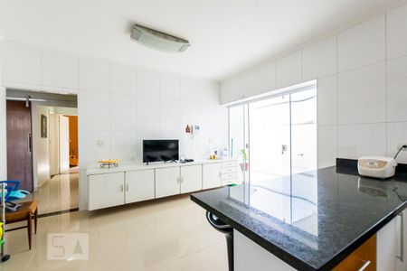 Casa à venda com 336m², 5 quartos e 3 vagasCozinha