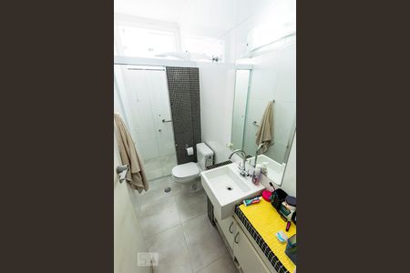 Casa à venda com 336m², 5 quartos e 3 vagasBanheiro social