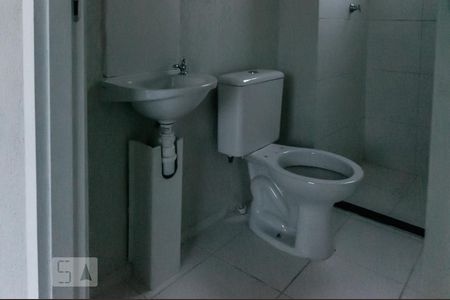 Banheiro de apartamento para alugar com 2 quartos, 41m² em Sarandi, Porto Alegre