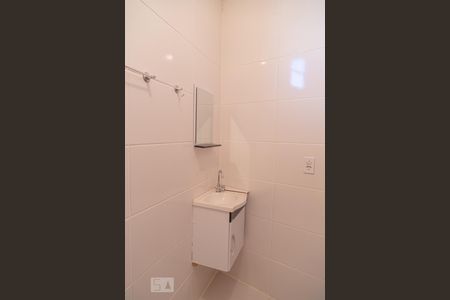 Banheiro Social de kitnet/studio para alugar com 1 quarto, 30m² em Santa Efigênia, Belo Horizonte