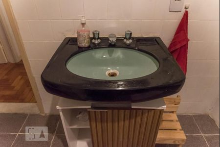 Apartamento à venda com 115m², 3 quartos e 1 vaga Apartamento à venda com 115m², 3 quartos e 1 vagaBanheiro social - Pia