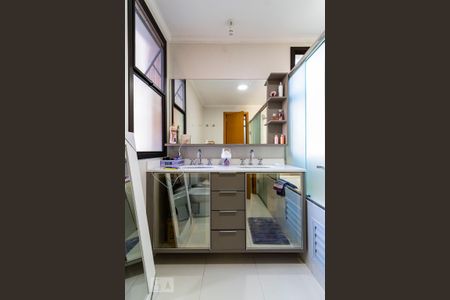 Apartamento à venda com 207m², 4 quartos e 4 vagasSuíte 4 - Banheiro