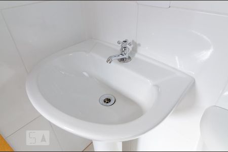 Banheiro de kitnet/studio para alugar com 1 quarto, 17m² em Saúde, São Paulo