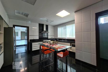 Casa à venda com 100m², 4 quartos e 11 vagas Casa à venda com 100m², 4 quartos e 11 vagasCozinha