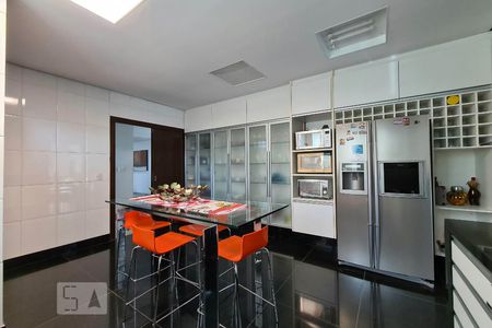 Casa à venda com 100m², 4 quartos e 11 vagas Casa à venda com 100m², 4 quartos e 11 vagasCozinha