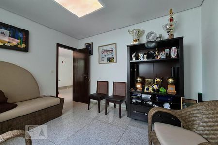 Casa à venda com 100m², 4 quartos e 11 vagas Casa à venda com 100m², 4 quartos e 11 vagasEscritório