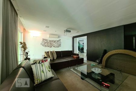 Casa à venda com 100m², 4 quartos e 11 vagas Casa à venda com 100m², 4 quartos e 11 vagasSala 2