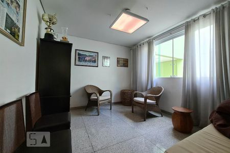 Casa à venda com 100m², 4 quartos e 11 vagas Casa à venda com 100m², 4 quartos e 11 vagasEscritório