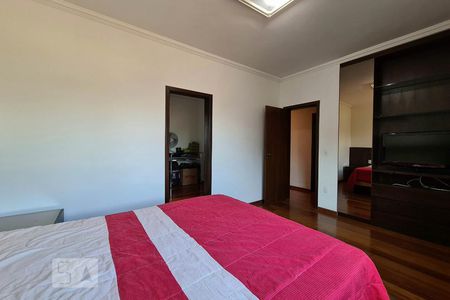 Casa à venda com 100m², 4 quartos e 11 vagas Casa à venda com 100m², 4 quartos e 11 vagasSuíte 4