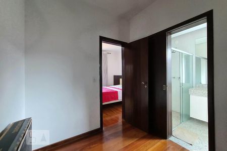 Casa à venda com 100m², 4 quartos e 11 vagas Casa à venda com 100m², 4 quartos e 11 vagasCloset Suíte 4