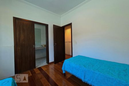 Casa à venda com 100m², 4 quartos e 11 vagas Casa à venda com 100m², 4 quartos e 11 vagasSuíte 2