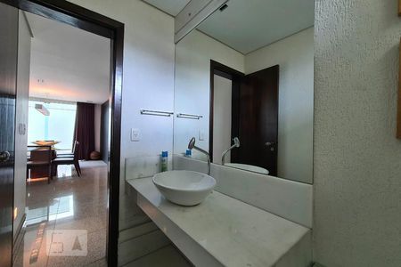 Casa à venda com 100m², 4 quartos e 11 vagas Casa à venda com 100m², 4 quartos e 11 vagasLavabo