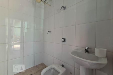 Casa à venda com 100m², 4 quartos e 11 vagas Casa à venda com 100m², 4 quartos e 11 vagasBanheiro de Serviço