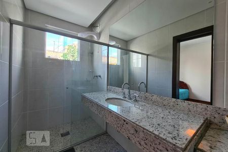 Casa à venda com 100m², 4 quartos e 11 vagas Casa à venda com 100m², 4 quartos e 11 vagasBanheiro Suíte 2