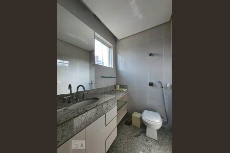 Casa à venda com 100m², 4 quartos e 11 vagas Casa à venda com 100m², 4 quartos e 11 vagasBanheiro Suíte 4