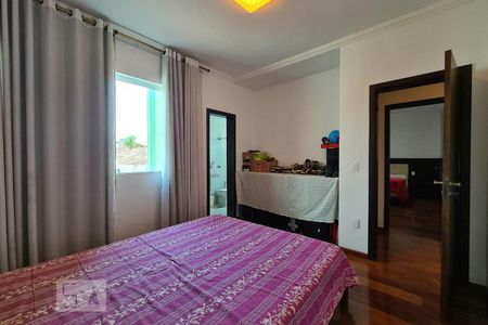 Casa à venda com 100m², 4 quartos e 11 vagas Casa à venda com 100m², 4 quartos e 11 vagasSuíte 3