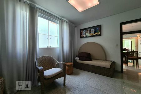 Casa à venda com 100m², 4 quartos e 11 vagas Casa à venda com 100m², 4 quartos e 11 vagasEscritório