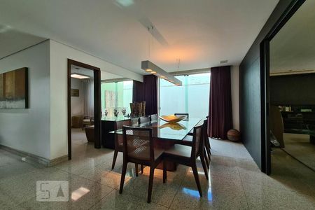 Casa à venda com 100m², 4 quartos e 11 vagas Casa à venda com 100m², 4 quartos e 11 vagasCopa