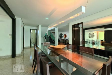 Casa à venda com 100m², 4 quartos e 11 vagas Casa à venda com 100m², 4 quartos e 11 vagasCopa