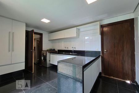 Casa à venda com 100m², 4 quartos e 11 vagas Casa à venda com 100m², 4 quartos e 11 vagasÁrea de Serviço