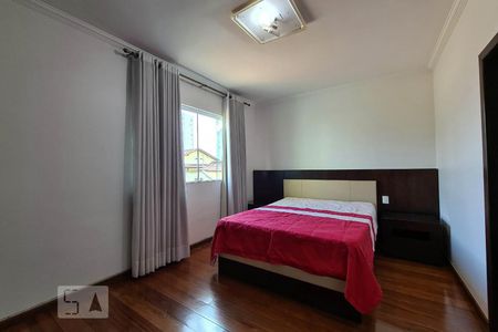 Casa à venda com 100m², 4 quartos e 11 vagas Casa à venda com 100m², 4 quartos e 11 vagasSuíte 4