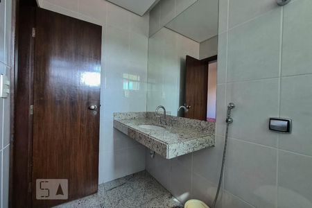 Casa à venda com 100m², 4 quartos e 11 vagas Casa à venda com 100m², 4 quartos e 11 vagasBanheiro Suíte 3