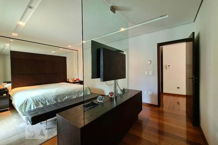 Casa à venda com 100m², 4 quartos e 11 vagas Casa à venda com 100m², 4 quartos e 11 vagasSuíte 1