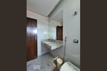 Casa à venda com 100m², 4 quartos e 11 vagas Casa à venda com 100m², 4 quartos e 11 vagasBanheiro Suíte 3