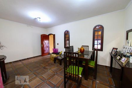 Casa para alugar com 135m², 3 quartos e 2 vagasSala 