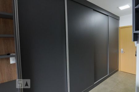Studio para alugar com 35m², 1 quarto e 1 vaga Studio para alugar com 35m², 1 quarto e 1 vagaArmário