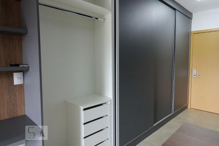 Studio para alugar com 35m², 1 quarto e 1 vaga Studio para alugar com 35m², 1 quarto e 1 vagaArmário