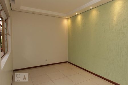 Sala de casa de condomínio à venda com 2 quartos, 90m² em Esplanada, Belo Horizonte