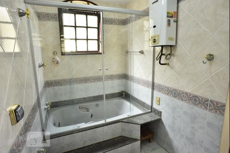 Casa de condomínio à venda com 330m², 4 quartos e 2 vagasBanheiro da Suíte